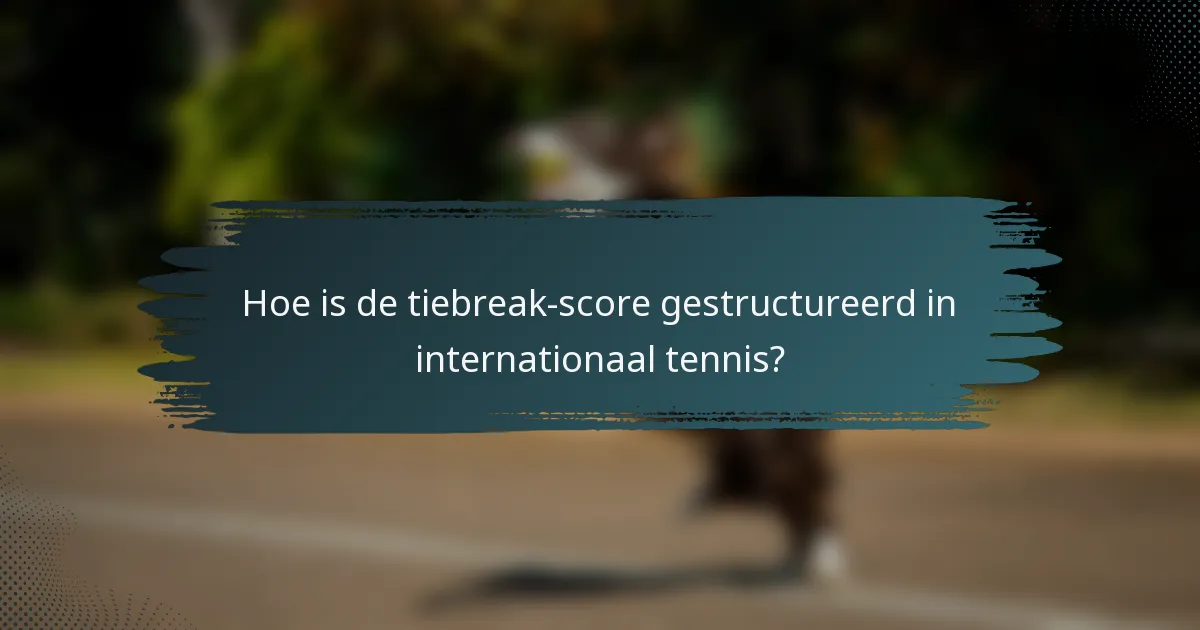 Hoe is de tiebreak-score gestructureerd in internationaal tennis?